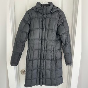 Women’s long north face down parka size medium in black